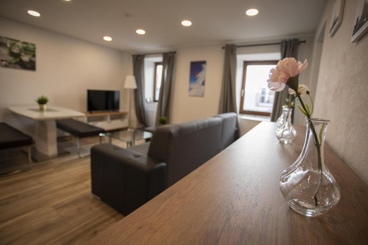 Modern Old Town Apartment Hall in Tirol Eksteriør billede